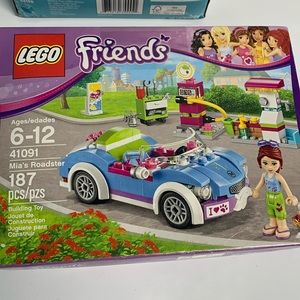 Lego 41091 Mia’s roadster one minifigure car and car wash type set